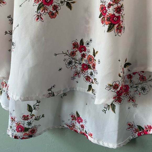 Alice blue top, size XL, white with red floral pattern - Picture 3 of 7